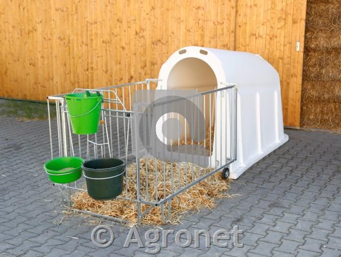 Staja CalfHouse PE UV z ograjo v lažji izvedbi